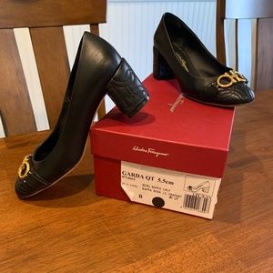 ***AUTHENTIC*** Salvatore Ferragamo Ladies Heels - Size 7.5